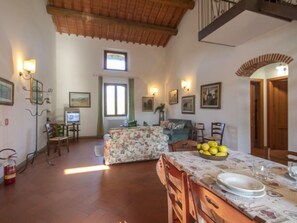 TV - Apartment Aurora by Interhome (Montecatini Terme)