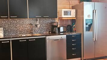 Réfrigérateur, micro-ondes, lave-vaisselle