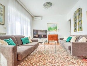 TV - Apartment File by Interhome (Umag/Zambratija)