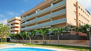 A multi-story residential building with a swimming pool in the foreground. - Nou Salou by Interhome (Salou)