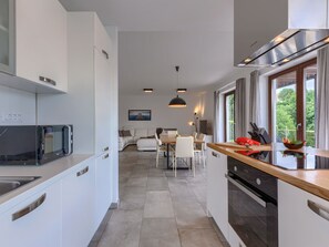 Kühlschrank, Mikrowelle, Ofen, Geschirrspüler