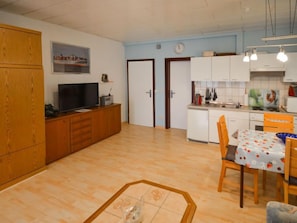 Fridge, microwave, oven, cookware/dishes/utensils
