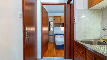 1 bedroom, free internet