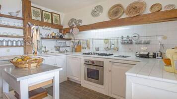 Réfrigérateur, micro-ondes, four, lave-vaisselle