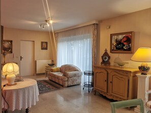TV - Les Rimains by Interhome (Cancale)