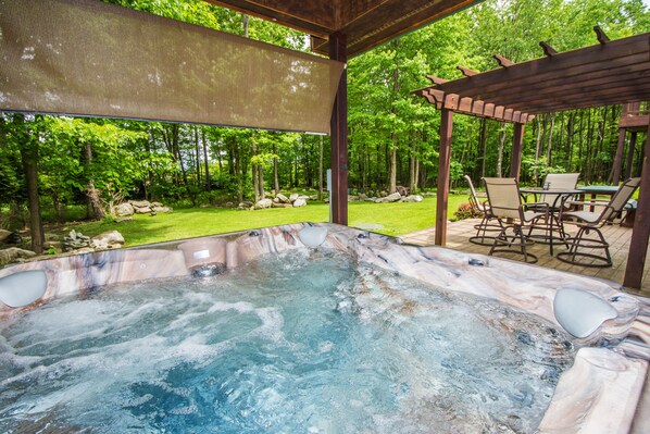 House, Multiple Beds, Hot Tub | Spa