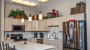 House, Multiple Beds, Fireplace | Private kitchen - Amazing View (McHenry)