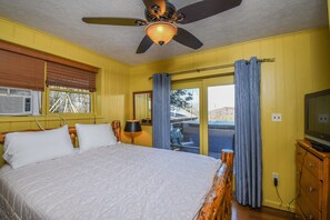 House, 2 Queen Beds, Fireplace