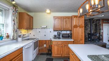 Rumah, 2 Tempat Tidur Queen, perapian | Dapur pribadi | Microwave, oven, dan kompor