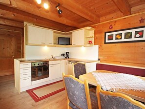 Kühlschrank, Ofen, Geschirrspüler, Kochgeschirr/Geschirr/Besteck