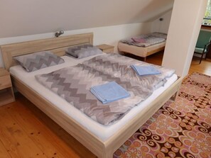 3 Schlafzimmer, Schreibtisch