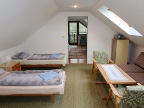 3 室のベッドルーム、デスク