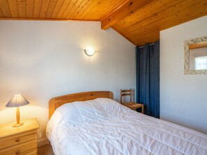 3 bedrooms, iron/ironing board, WiFi