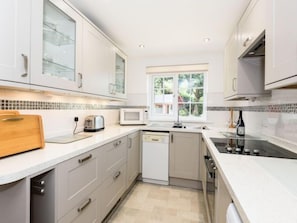 冰箱、微波炉、烤箱、洗碗机