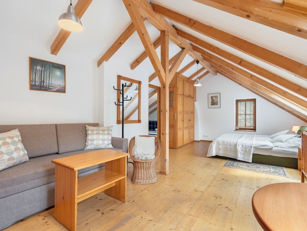 1 bedroom, desk, Internet