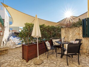 Outdoor dining - Apartment Leko by Interhome (Novi Vinodolski)