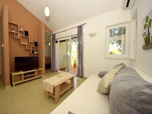 2 bedrooms, free Internet