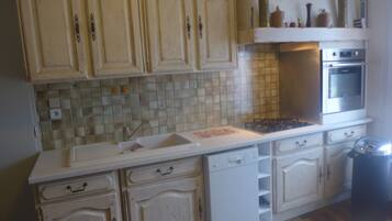 Réfrigérateur, micro-ondes, four, lave-vaisselle