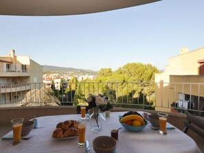Outdoor dining - Porto di Mar by Interhome (Cavalaire)