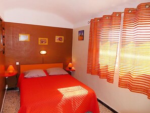 4 bedrooms, iron/ironing board, WiFi