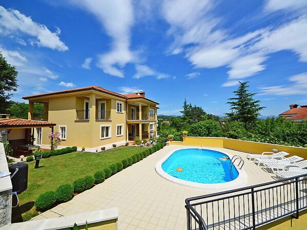 A two-story yellow building with a swimming pool and sun loungers. - Apartment Kate by Interhome (Opatija/Mihelici)