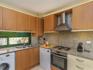 Kühlschrank, Mikrowelle, Ofen, Geschirrspüler