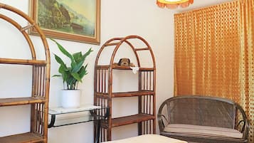 3 bedrooms, desk, WiFi