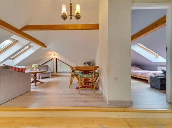 2 bedrooms, iron/ironing board, WiFi