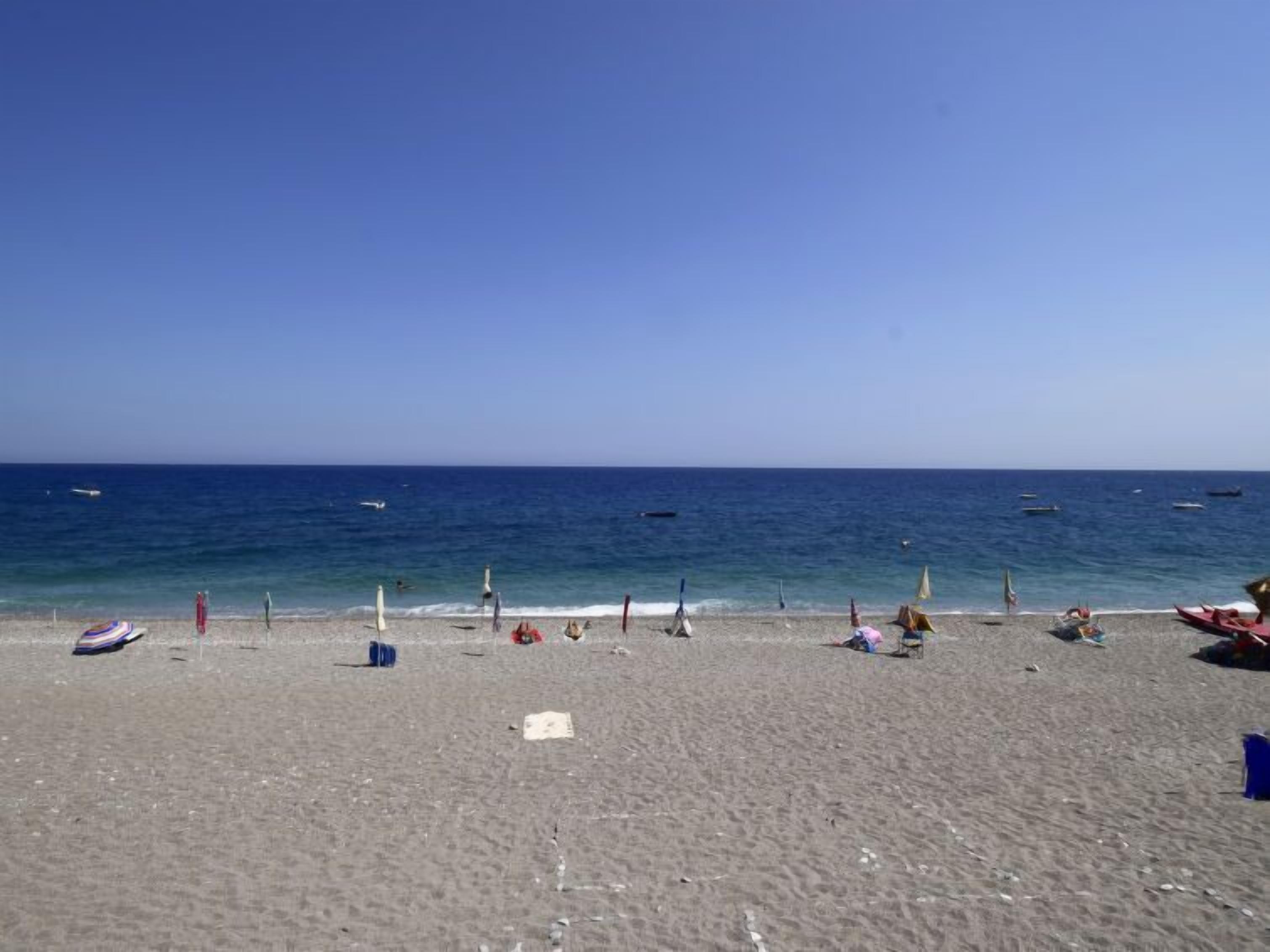 Una spiaggia nelle vicinanze