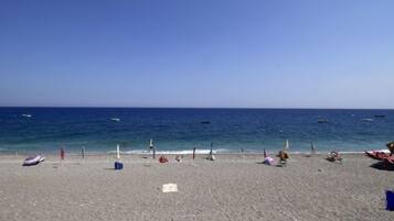 Una spiaggia nelle vicinanze