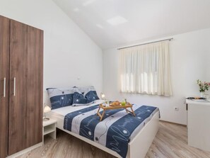 2 bedrooms