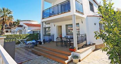 Solimar Cambrils by Interhome