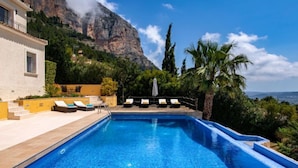 A pool with lounge chairs and a mountain backdrop. - Centauro by Interhome (Jávea)