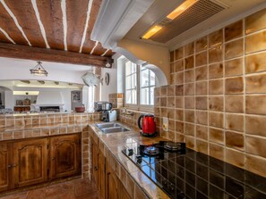 Réfrigérateur, micro-ondes, four, lave-vaisselle