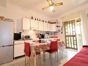 Kühlschrank, Mikrowelle, Ofen, Toaster