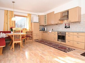 Kühlschrank, Ofen, Geschirrspüler, Kochgeschirr/Geschirr/Besteck