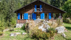 A wooden cabin with a balcony, surrounded by a mountainous landscape. - Vacation home Dufaux by Interhome (Champex)