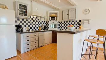 Køleskab, mikrobølgeovn, ovn, opvaskemaskine