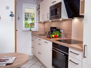 Kühlschrank, Mikrowelle, Ofen, Geschirrspüler