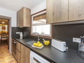 Fridge, microwave, oven, dishwasher - Can Magi by Interhome (Pals)