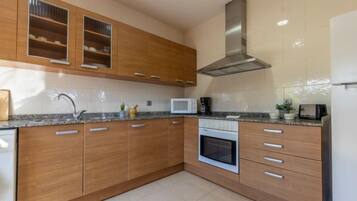 Kühlschrank, Mikrowelle, Ofen, Toaster
