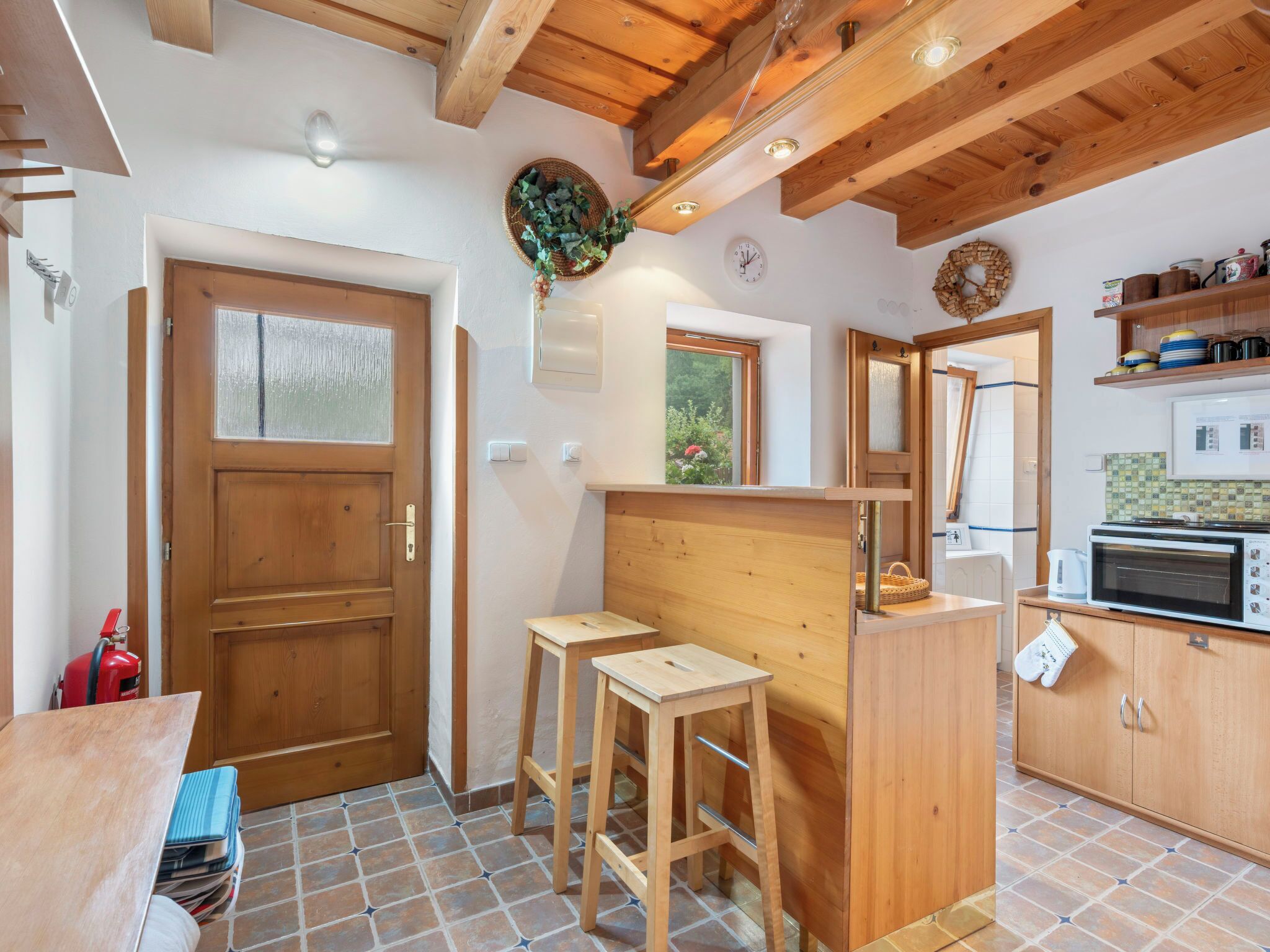 Kühlschrank, Mikrowelle, Ofen, Kochgeschirr/Geschirr/Besteck