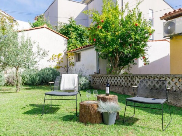 المنطقة المحيطة بالمنشأة