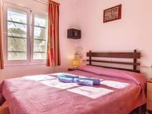 2 chambres, fer et planche à repasser, accès Internet