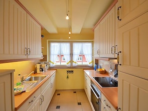 Kühlschrank, Mikrowelle, Ofen, Geschirrspüler