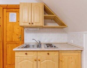 KĂŒhlschrank, Kochgeschirr/Geschirr/Besteck