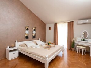 4 bedrooms, WiFi