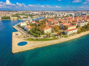 An aerial view of a coastal city with a prominent waterfront promenade, historic buildings, and a clear blue sea. - Vacation home Jure by Interhome (Zadar)
