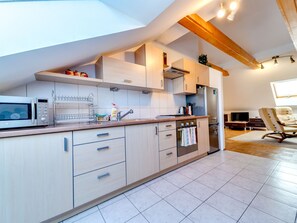 Réfrigérateur, micro-ondes, four