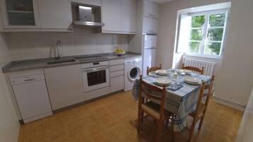 Refrigerador, microondas, horno y lavavajillas